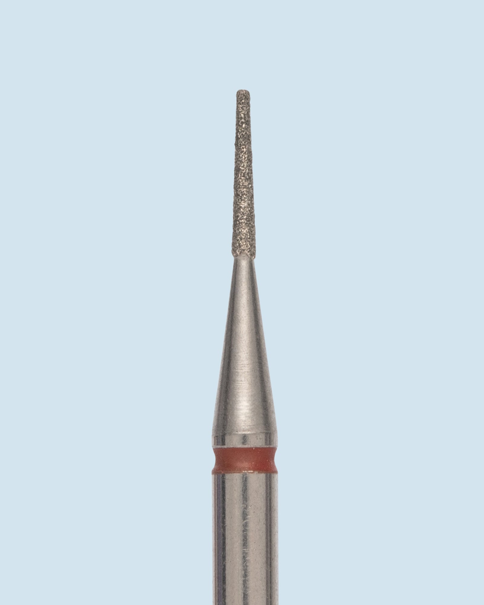 HEAD diamond bur Frustum red – kegelstomp-vormig rood diamantbitje voor professionele nagelbehandelingen en precisiewerk.