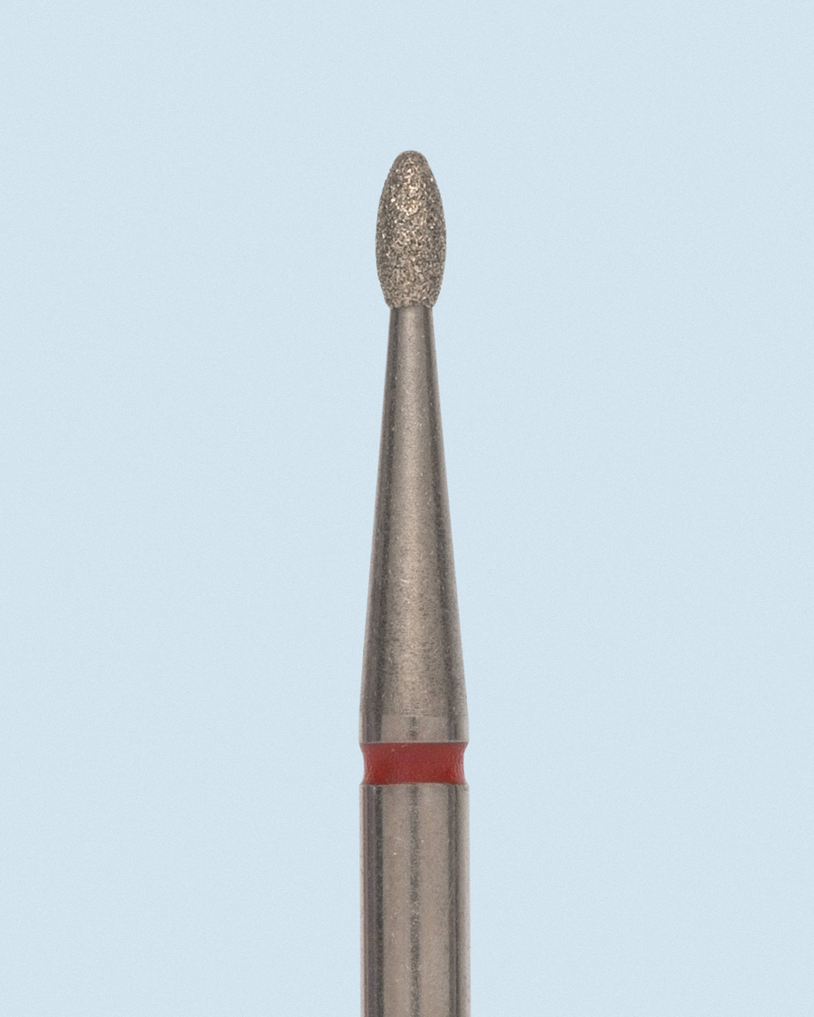 HEAD diamond bur Olive rood – olijfvormig rood diamantbitje voor professionele cuticle care en precisiewerk.