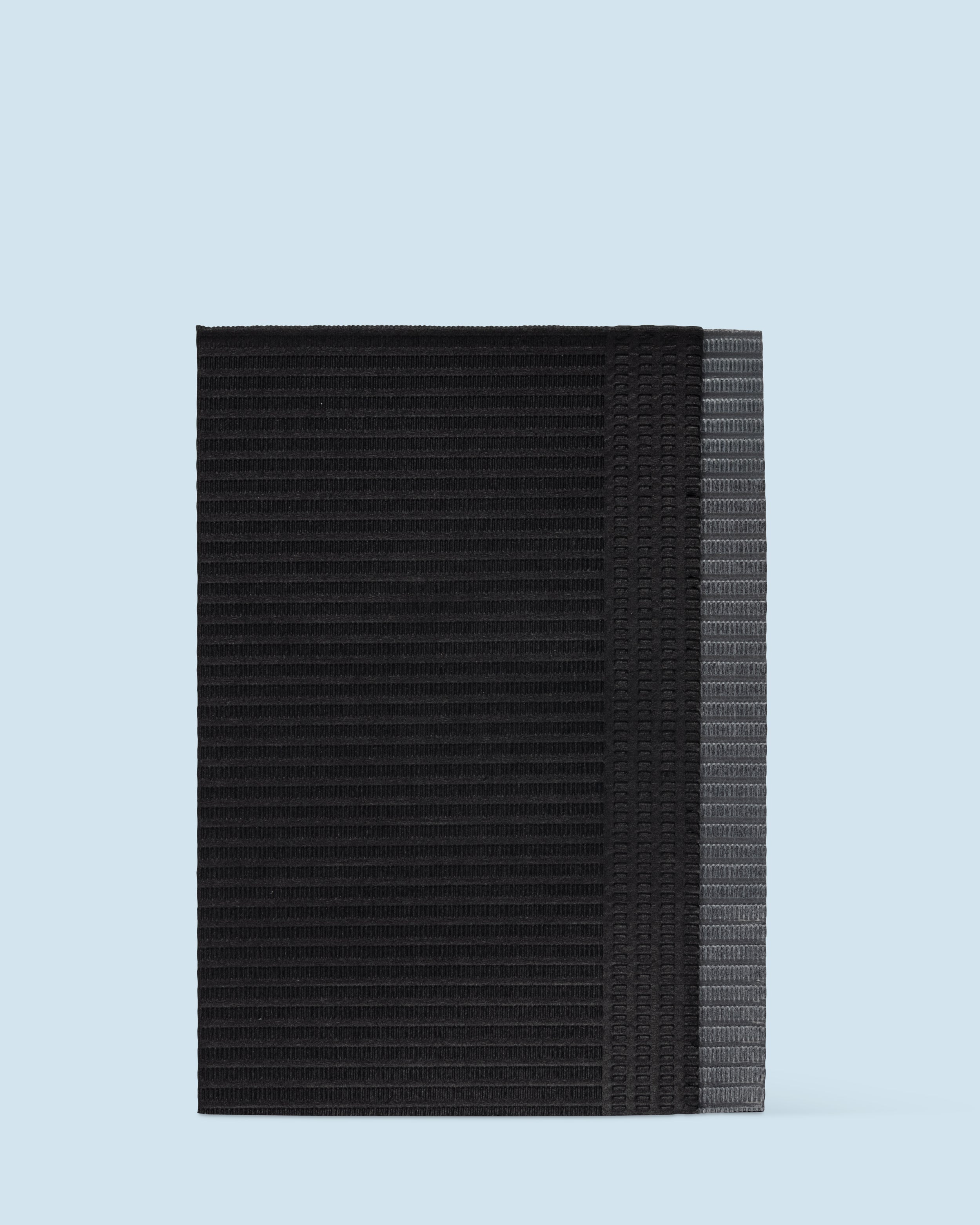Table towels ‘Black’ 125 pcs – sterke zwarte wegwerpdoekjes voor salongebruik en hygiënische werkoppervlakken.