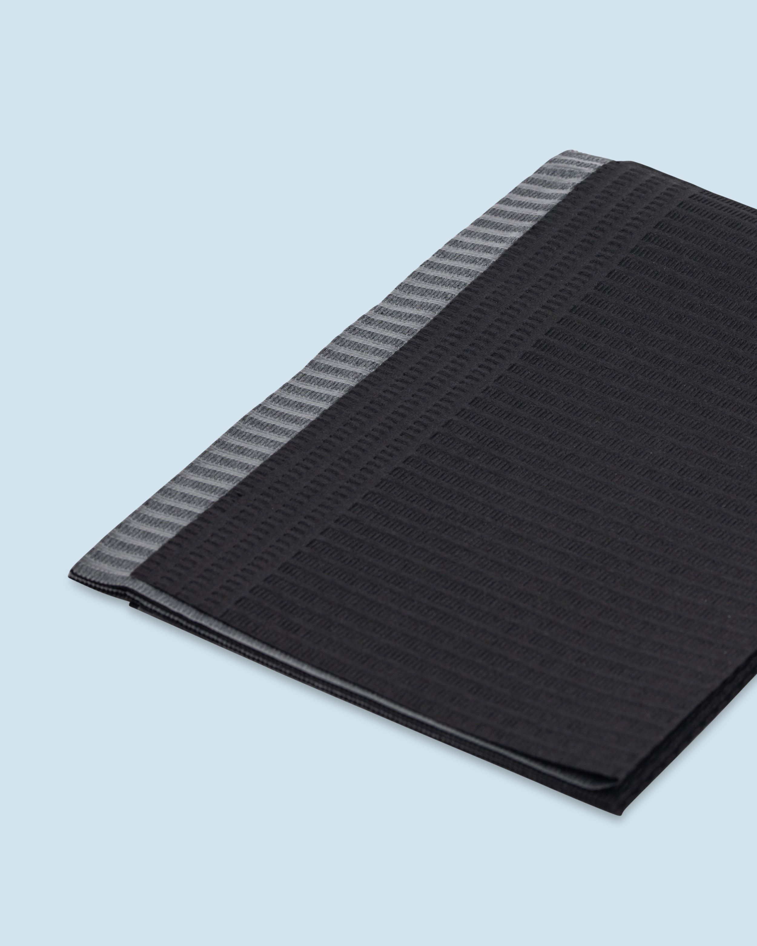 Table towels ‘Black’ 125 pcs – sterke zwarte wegwerpdoekjes voor salongebruik en hygiënische werkoppervlakken.