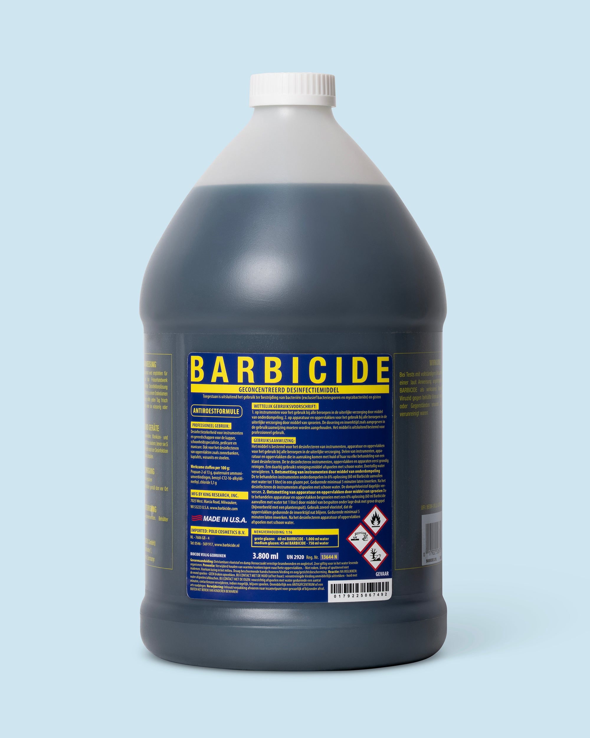 Barbicide desinfectievloeistof 3.8 l – krachtige, grote verpakking voor het hygiënisch desinfecteren van saloninstrumenten.