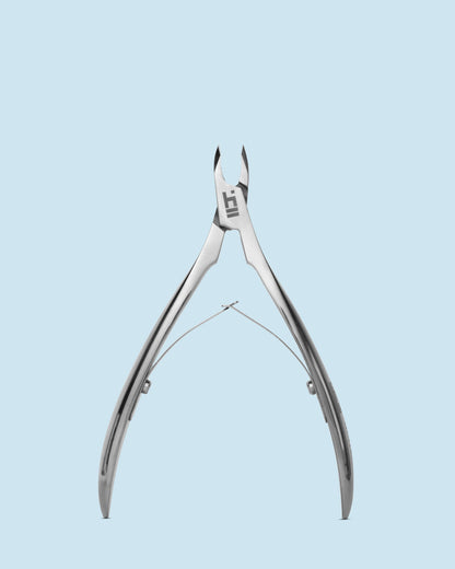 HEAD Cuticle Nipper ‘Supreme’ 3 mm – precisietang met 3 mm bek voor het veilig en nauwkeurig verwijderen van nagelriemen.