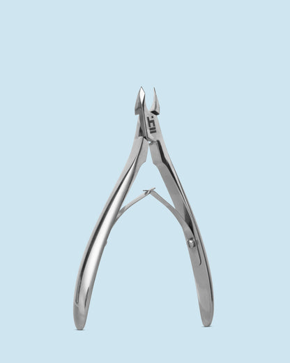 HEAD Cuticle Nipper ‘Supreme’ 3 mm – precisietang met 3 mm bek voor het veilig en nauwkeurig verwijderen van nagelriemen.