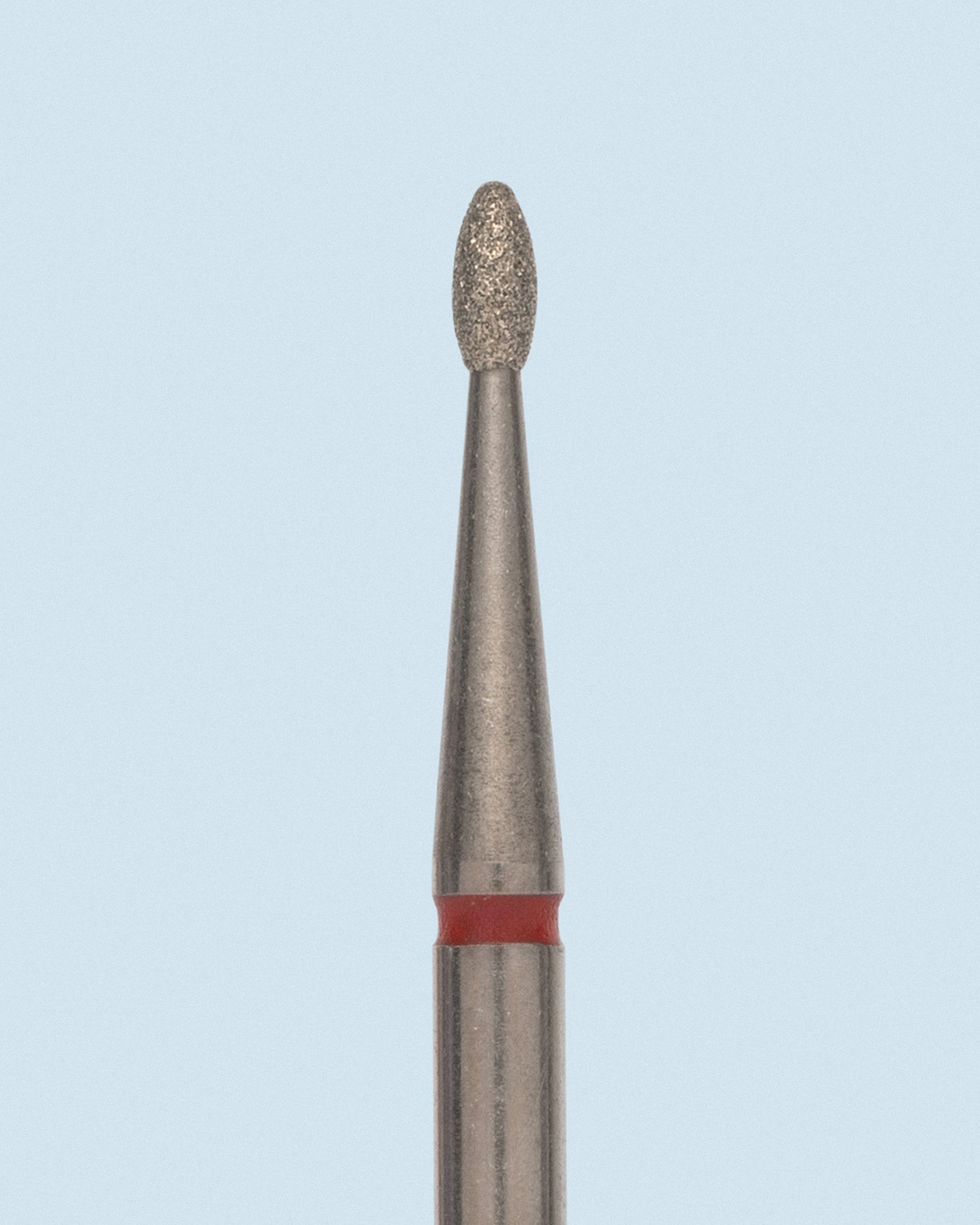 HEAD diamond bur Olive rood – olijfvormig rood diamantbitje voor professionele cuticle care en precisiewerk.