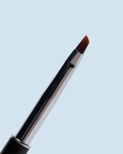 One-Stroke Angular winered synthetic – hoekig synthetisch nail art penseel voor one-stroke technieken en precieze kleurverloop-effecten.