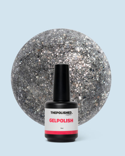 Silver Rain gelpolish 15 ml van The Polished – elegante zilvergrijze kleur met een subtiele, sprankelende metallic uitstraling.