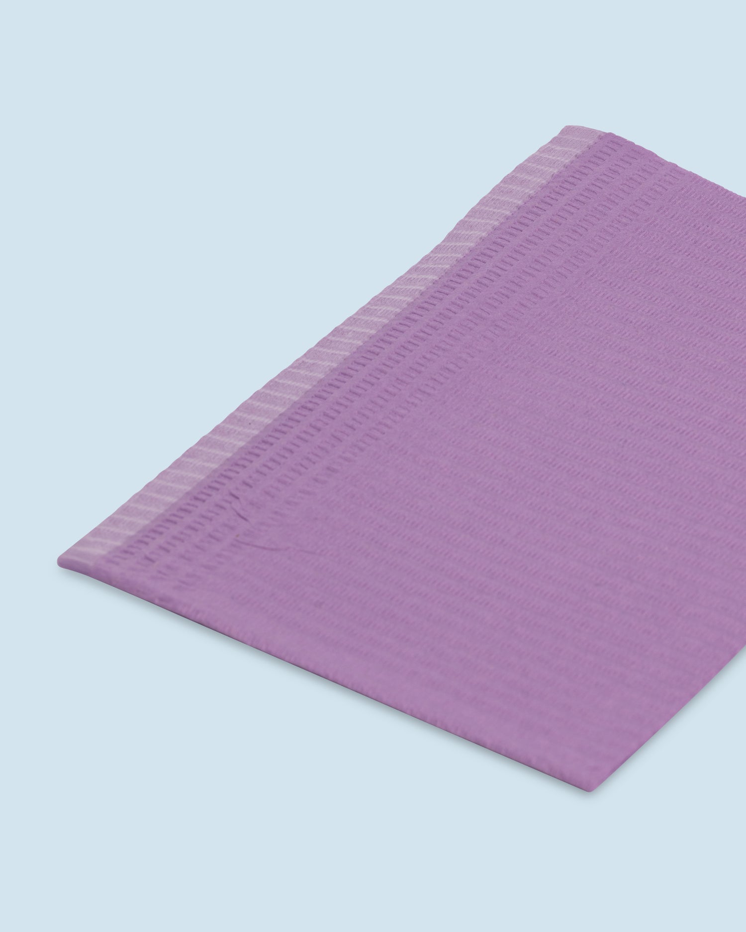 Table towels ‘Purple’ 125 pcs – sterke paarse wegwerpdoekjes voor salongebruik en hygiënische werkoppervlakken.