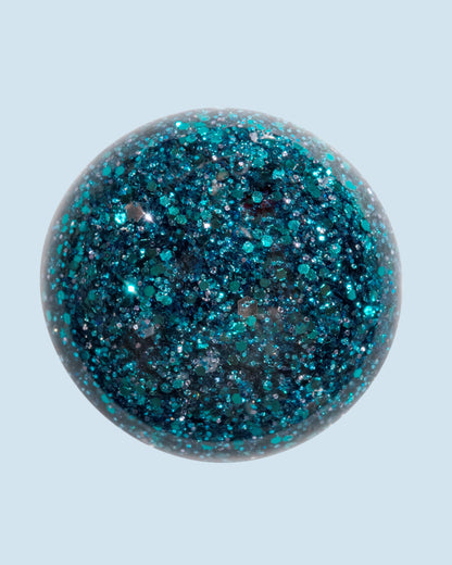 Velvet Ocean glitter gelpolish 15 ml van The Polished, donkerblauwe tint met glinsterende accenten.