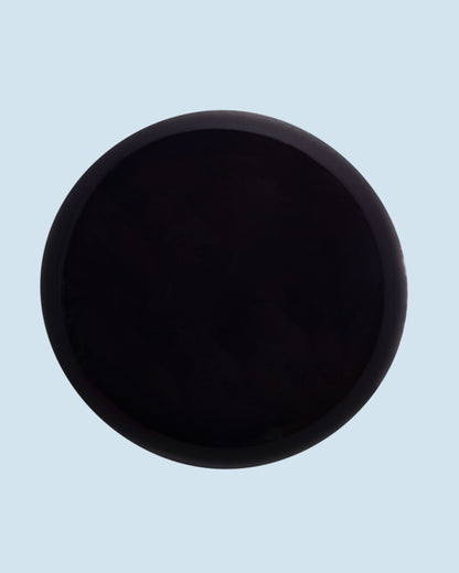 Zwart gelpolish 15 ml van The Polished – intense diepzwarte kleur met een strakke, elegante uitstraling.