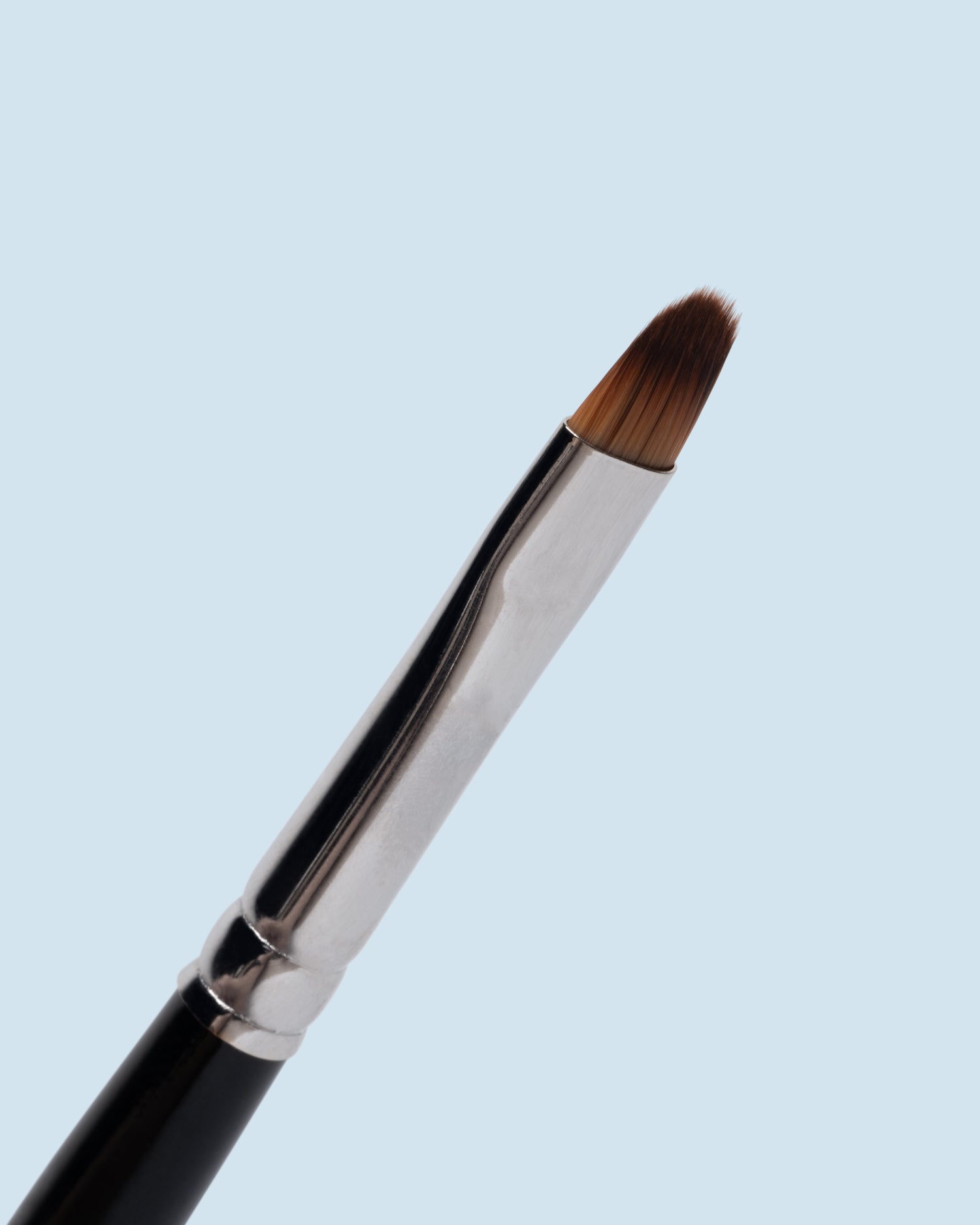 Gel brush oval brown synthetic – professioneel ovaal gelpenseel met bruine synthetische haren voor nauwkeurige gelapplicatie.